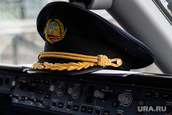 Подготовка рейса авиакомпании Red Wings Екатеринбург-Саратов. Екатеринбург, ред вингс, кабина самолета, кабина пилота, авиакомпания red wings, фуражка пилота