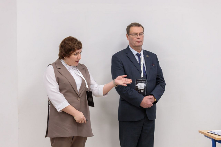 В защите проекта из Миасса участвовали заводчанка Екатерина Колоскова и директор колледжа Виктор Саблуков