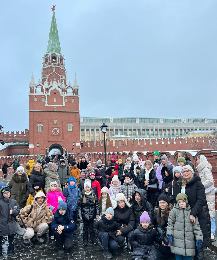 Один из ребят пригласил москвичей в курганский Дворец культуры машиностроителей