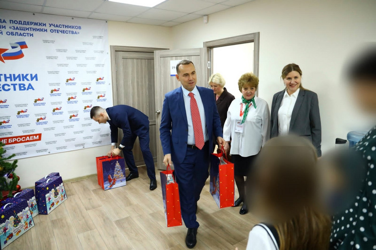 Губернатор Вадим Шумков лично вручил подарки детям