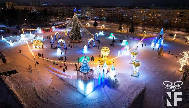 Ледовый городок и главная елка в Ноябрьске
