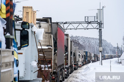 Ново-Московский тракт. Свердловская область, пробка, зима, дорожный затор, непогода, дальнобойщики, ново московский тракт, доставка грузов, трасса, большегрузный транспорт