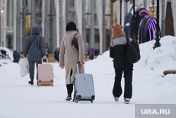 Повседневная жизнь. Москва, прогулка, чемодан, отпуск, туристы