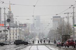 Снег в городе. Екатеринбург, снег, снегопад, зима, проспект ленина