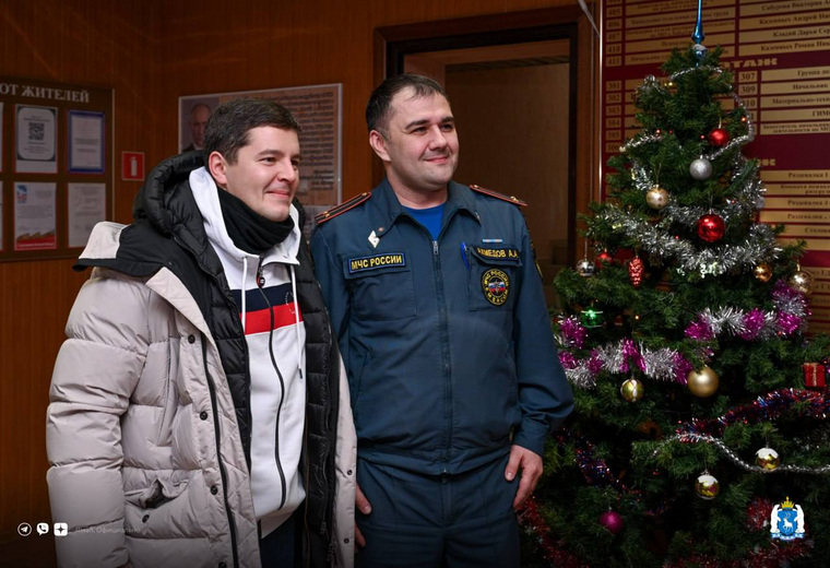 Артюхов и сотрудник МЧС