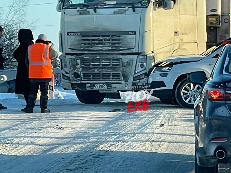 Движение на переезде приостановлено