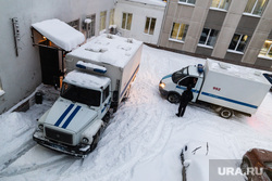 Отца малышки, выброшенной с пятого этажа в Екатеринбурге, отправили в СИЗО. Фото