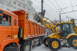 Из Челябинска за сутки коммунальщики вывезли почти 30 тысяч кубометров снега. Фото, видео