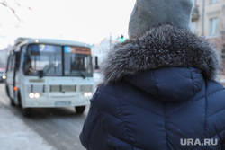 Мосгортранс. Курган, зима, пассажир, автобус, теплая одежда, ожидание автобуса