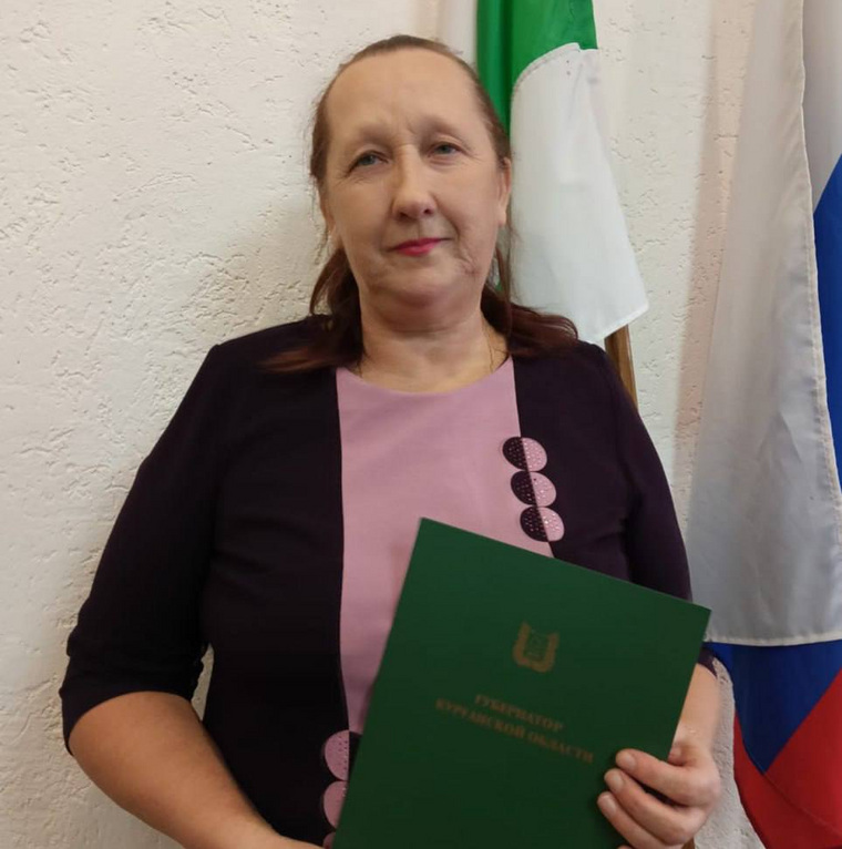 Жители Лебяжьевского округа получили благодарственные письма от губернатора Вадима Шумкова за помощь участникам СВО и их семьям