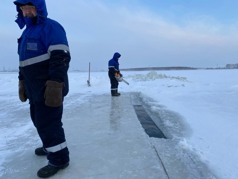 На озере Поддувальное в Частоозерском округе строят ледяной храм с купелью