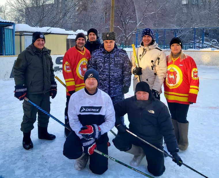Команда депутатов одержала победу в турнире по хоккею в валенках
