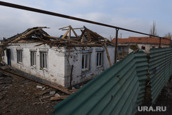 Жизнь в селе Талаковка в окрестностях Мариуполя. ДНР, днр, воронка, разрушения, последствия обстрела, талаковка, линия фронта