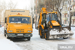 Авария водопровода. Тюмень, трактор, аварийная машина
