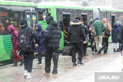 Снежный город. Тюмень, снег, остановка, зима, погода, автобусная остановка, автобус, общественный транспорт, снегопад