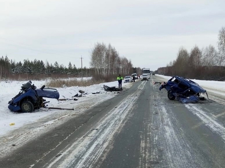 Водитель легкового автомобиля погиб при обгоне