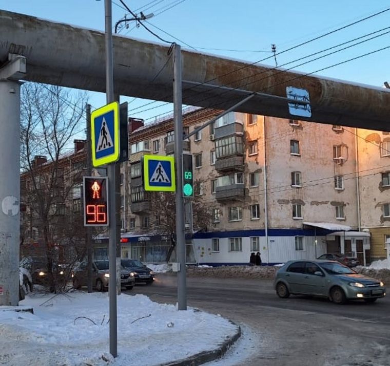 В Кургане поставили светофор на улице Мяготина