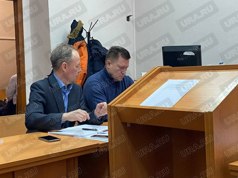 Евгений Тетерин (справа) со своим адвокатом Дмитрием Бушухиным