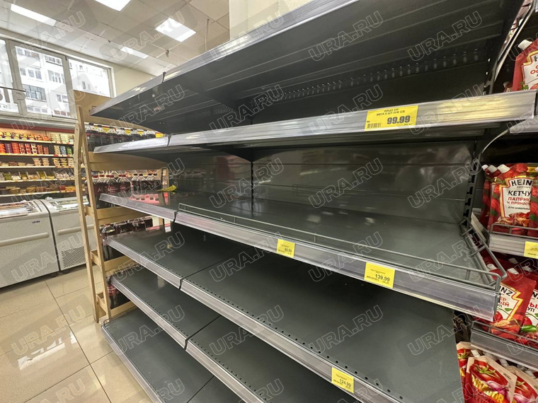 В магазине «Кировский на Маршала Жукова, 13 покупатели застали пустые полки вместо яиц