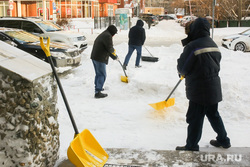 В ночь на улицы Челябинска для расчистки снега выведут 200 рабочих