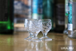 Алкоголь. Курган, алкоголизм, виски, алкоголь, бутылки, стеклотара, рюмка, вино, стопка, суррогатный алкоголь