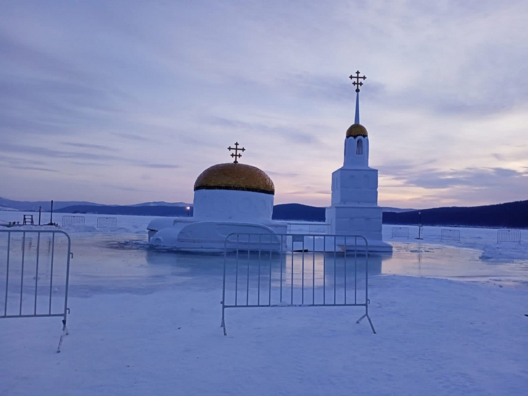 Снежный храм ушел под воду