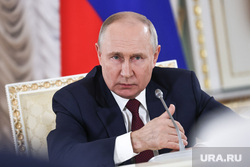 Президент России Владимир Путин на итоговой пресс-конференции саммита "Россия-Африка". Санкт-Петербург, путин владимир