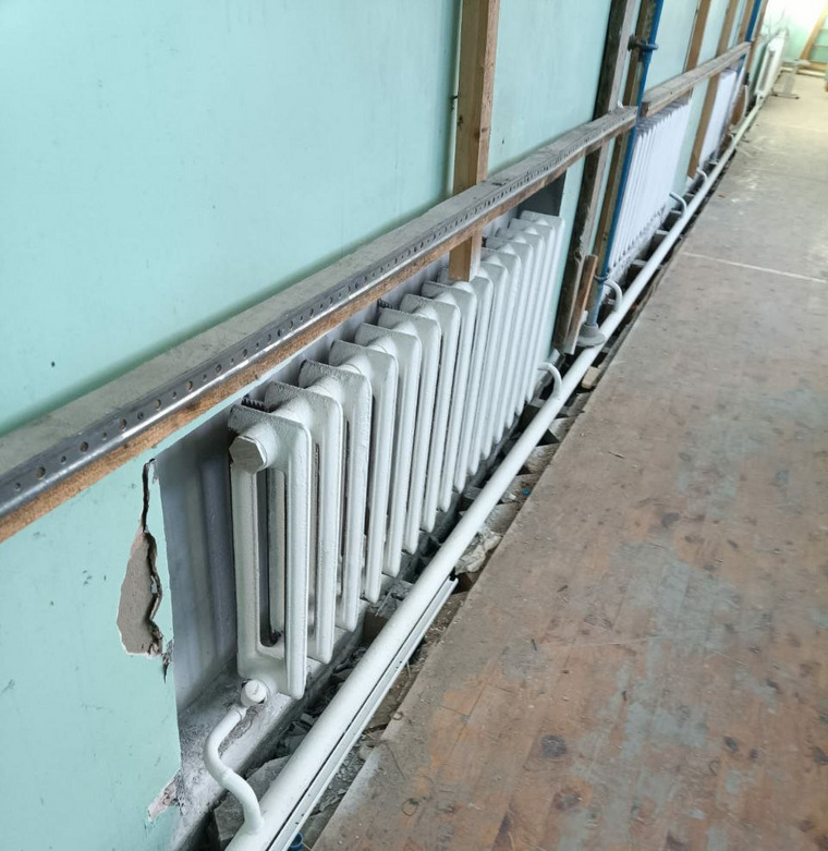 Все батареи в Круглянской школе холодные, хотя в здание подано отопление