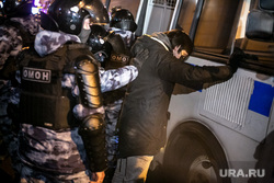 Несогласованная акция протеста после объявления приговора оппозиционеру-блогеру. Москва, автозак, полиция, росгвардия, протест, омон, несогласованная акция