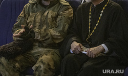 Конференция фонда "Добровольцы Донбасса". Пермь, православный священник, участник сво