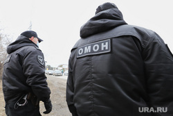 Сотрудники ГИБДД на въезде в город дают разъяснения по поводу режима. Курган, граница, гибдд, дпс, въезд в город, пост гаи