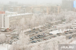 До Нового года и после. Тюмень, снег, зима, автостоянка, вид города, тюмень, виды тюмени