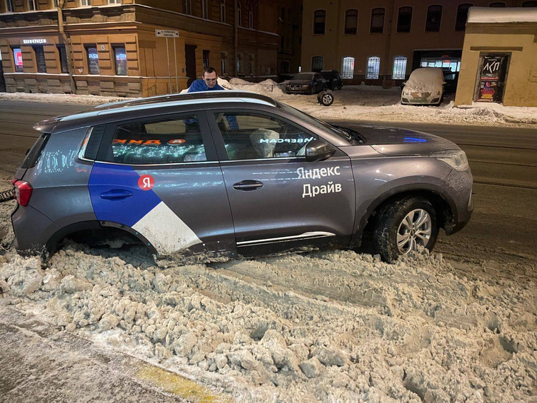 У китайского автомобиля в Питере отвалилась задняя ось
