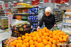 Супермаркет «Магнит». Челябинск, торговля, продукты, фрукты, апельсины, супермаркет магнит, еда, продуктовый магазин, полки магазина