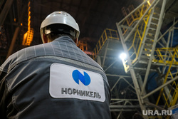 Михаил Мишустин посетил Надежденский металургический завод. Норильск, рабочий в каске, норникель