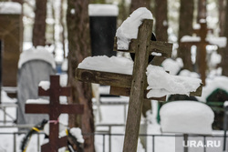 Прощание с Тимофеем Шадриным. Свердловская область, Первоуральск, снег, зима, кладбище, деревянный крест