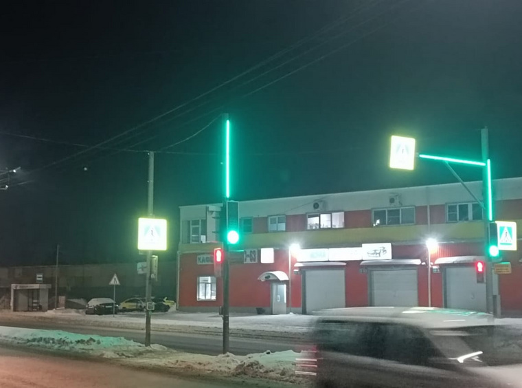 В Кургане на Галкинском переезде включили светофор для пешеходов