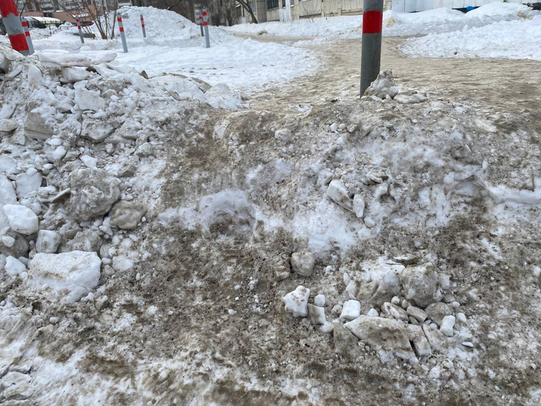 Подход к детской больнице №11 в Верх-Исетском районе