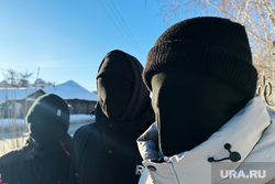 Город. Курган, подростки, маски, пацаны, парни
