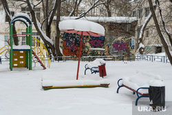 Виды Екатеринбурга, снег, зима, детская площадка, сугробы