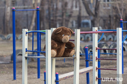 Клипарт. Магнитогорск, одиночество, спортивная площадка, мягкая игрушка