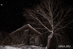 Рождественская традиция деревни Осиновка. Тюменская область, ночь, деревенский дом, снегопад