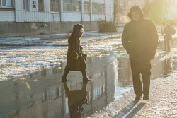 В Екатеринбурге из-за коммунальной аварии разлилось озеро