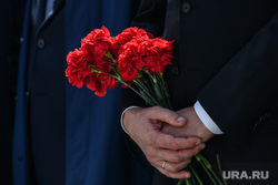 Начало 3-го форума Города трудовой доблести. Екатеринбург, возложение цветов, церемония, гвоздика