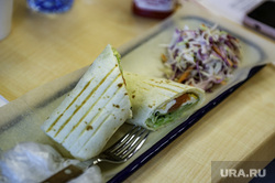 Ресторан быстрого питания Chicken. Пермь, фаст фуд, тортилья с лососем