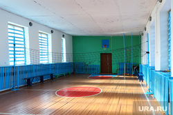 Школа. Курган, сельская школа, спортивный зал