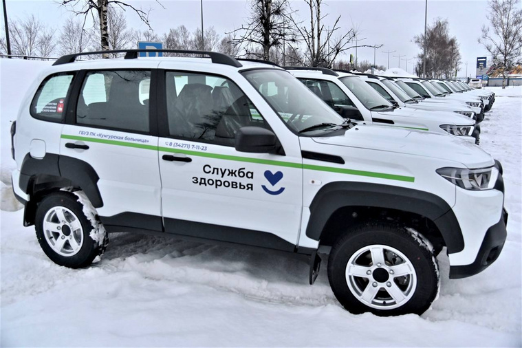 Пермские больницы получили 11 автомобилей Niva travel