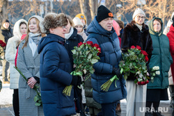 Возложение цветов к памятнику Ельцину. Екатеринбург, куйвашев евгений, якушев владимир, бородулина анна