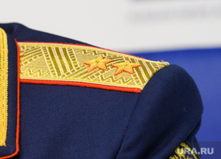 Пресс-конференция руководителя Уральского СУ на транспорте СК России Петра Решетникова. Екатеринбург, форма, следственный комитет россии, генерал-лейтенант юстиции, золотые погоны
