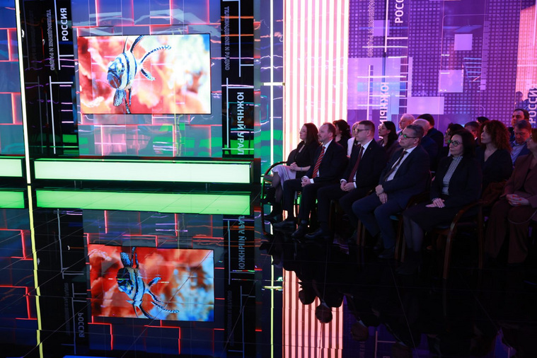Участники церемонии открытия ознакомились с возможностями студии